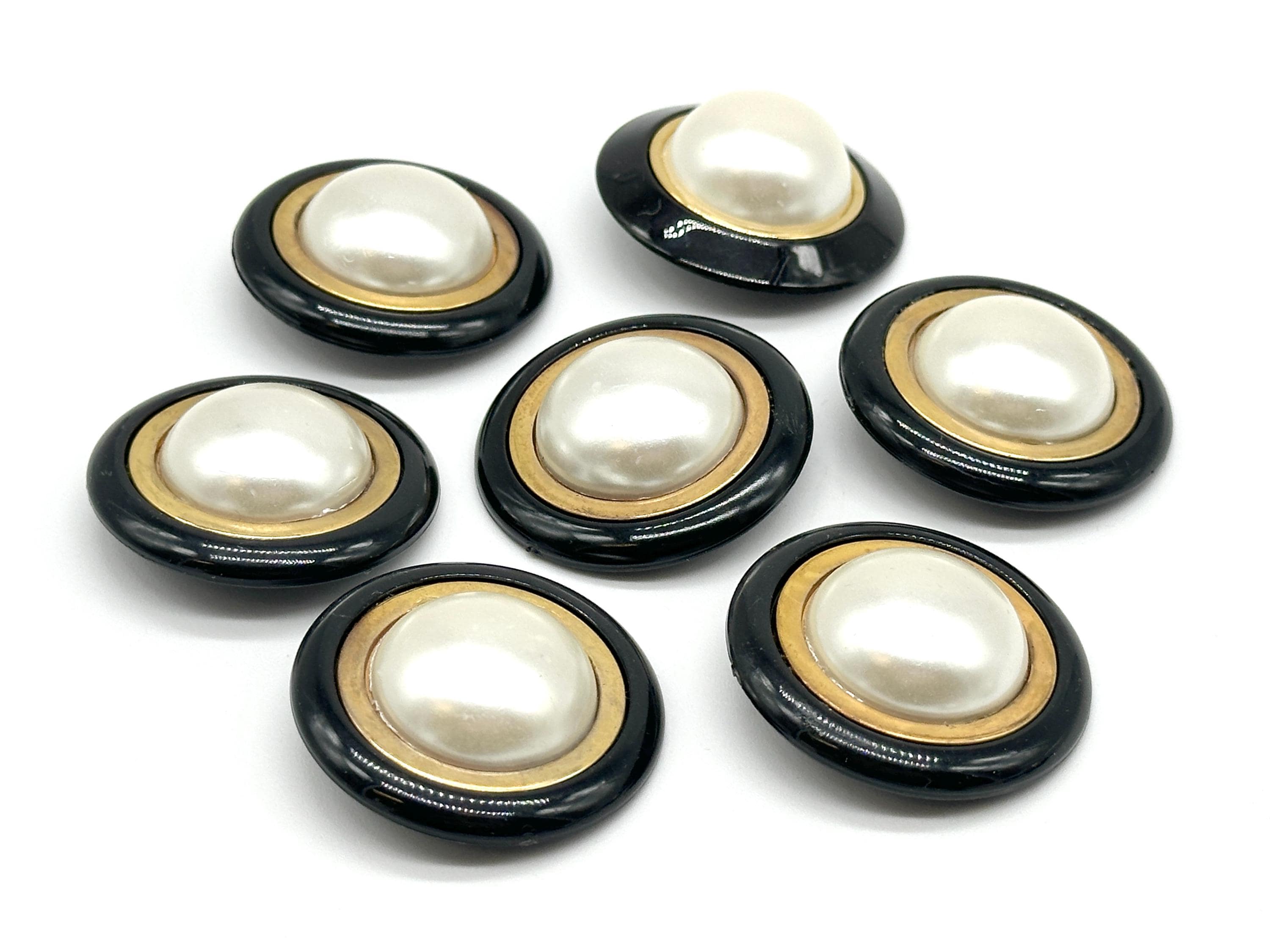 * antique ୨୧   *  脚付き ボンボニエール Amazon.com: NUOMI 50 Pcs Antique Metal Shank Buttons
