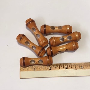 Set von 6 Vintage Knebelknöpfe aus Holz: Rustikale 2-Loch Knöpfe