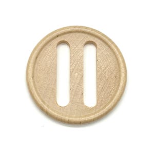 Pode incluir: Um bot&atilde;o redondo de madeira com duas ranhuras paralelas cortadas no centro. O bot&atilde;o &eacute; de cor castanho claro e tem um acabamento liso e polido.