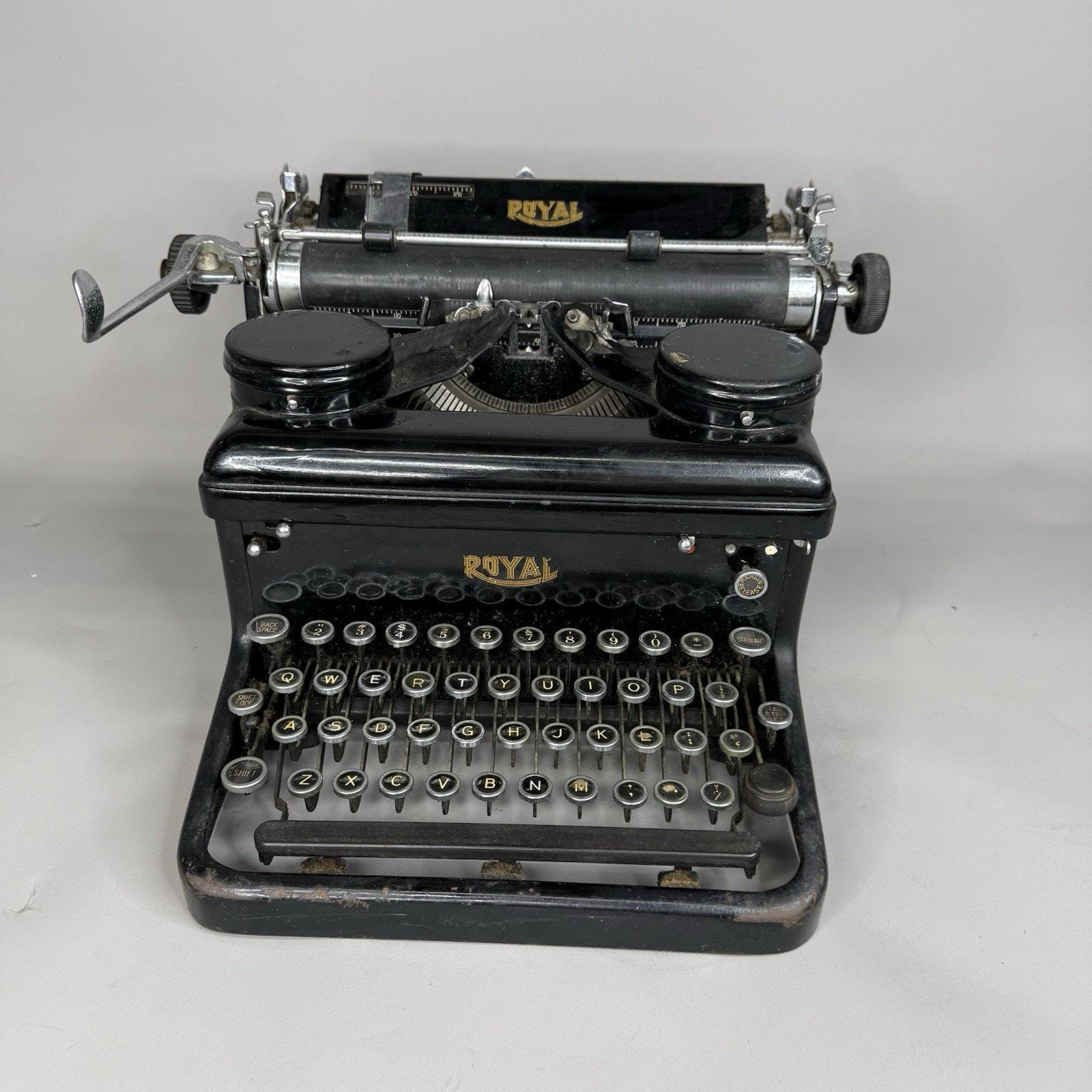 Vintage Royal Typewriter - Etsy