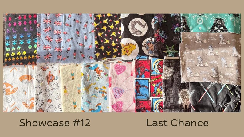 Puede incluir: Una colecci&oacute;n de muestras de tela estampada. Los dise&ntilde;os incluyen personajes de dibujos animados, corazones, banderas del Reino Unido y formas geom&eacute;tricas. El texto "Showcase #12" y "Last Chance" es visible.