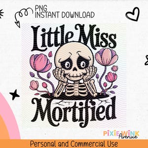 Könnte beinhalten: Digitalgrafik mit einem Cartoon-Skelett mit traurigem Gesichtsausdruck, das seinen Kopf auf seinen Händen ruhen lässt. Der Text "Little Miss Mortified" befindet sich über und unter dem Skelett. Rosa Blumen und dekorative Elemente umgeben das zentrale Bild.