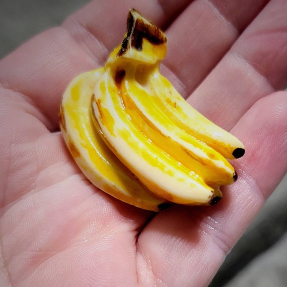 Vintage Bakelite Bananas 1930s yellow carved bana… - image 5
