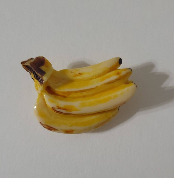 Vintage Bakelite Bananas 1930s yellow carved bana… - image 3