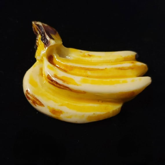 Vintage Bakelite Bananas 1930s yellow carved bana… - image 1