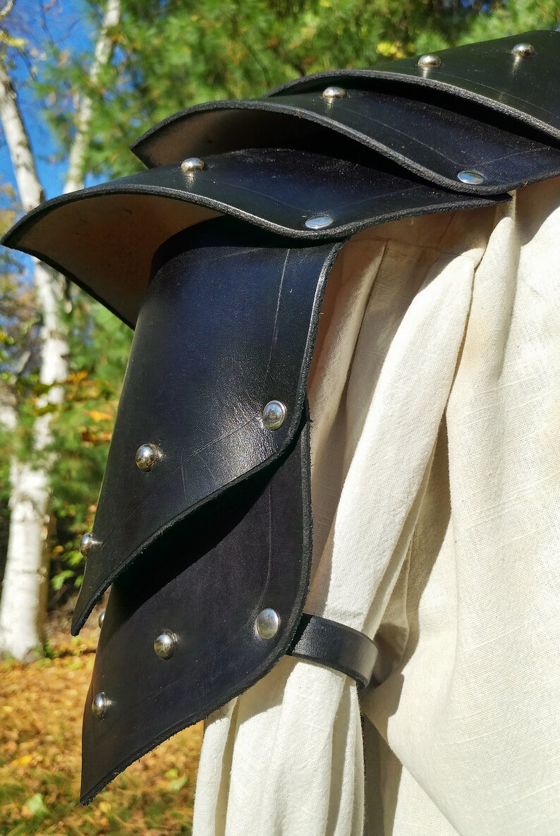 ac odyssey chest piece with one pauldron ac odyssey chest piece with one pauldron