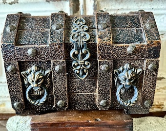 Vintage Wooden Musical Treasure Chest Jewelry Box Lion Head Brass Decorations