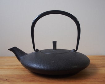 théière japonaise en fer -tetsukyusu