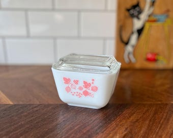 オールドパイレックス グーズベリーピンク 蓋付きキャセロール深型