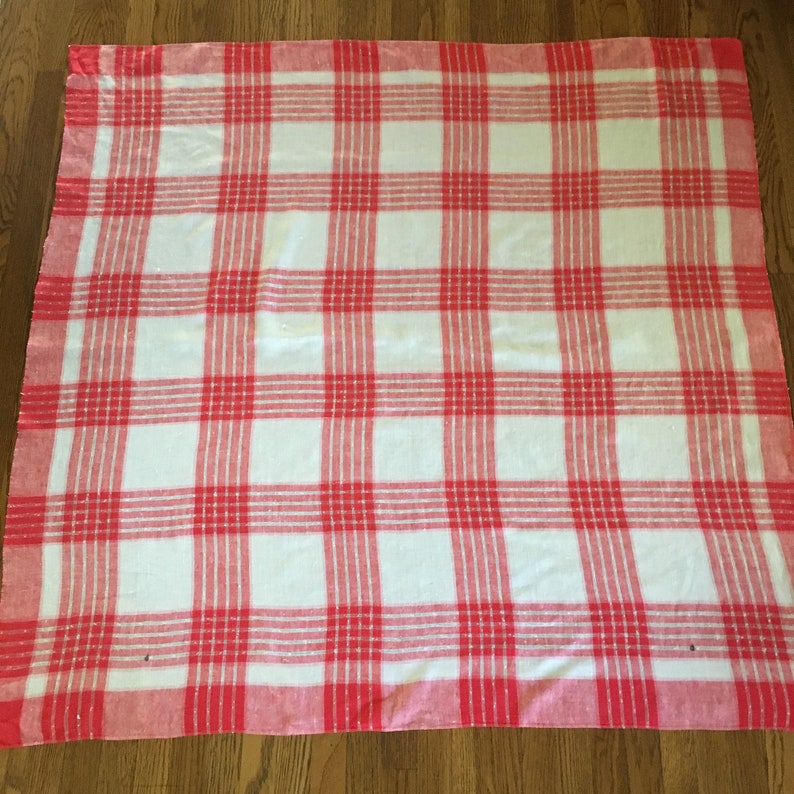 Pretty Red And White Square Tablecloth Image 0