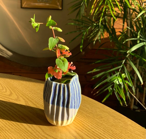 青い手作り陶器彫刻花瓶 - Etsy 日本