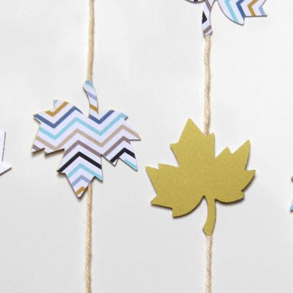 Guirlande en papier - Décoration chambre bébé - Feuille érable - pastel : jaune, blanc, bleu - Noël, fête, mariage, enfant