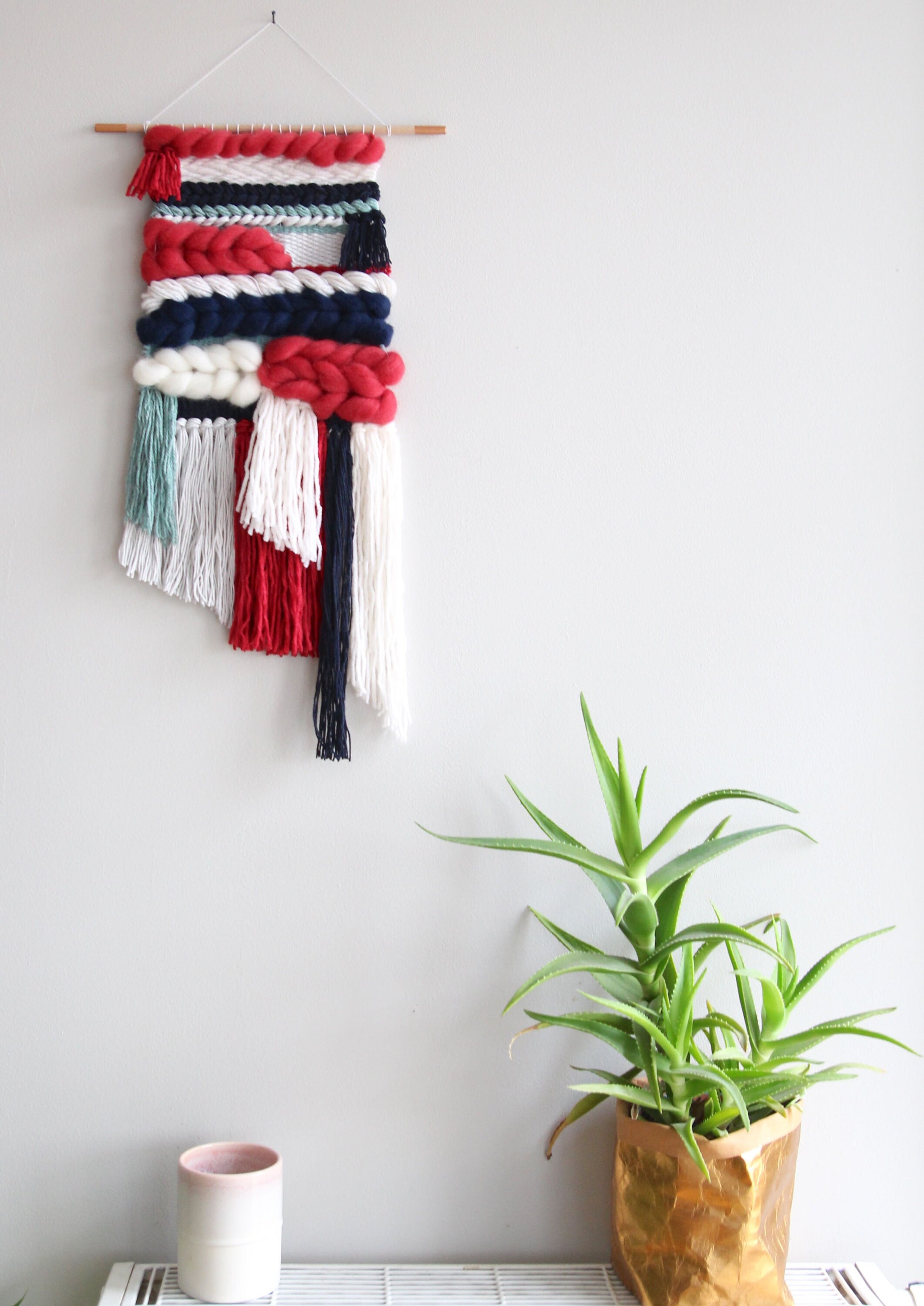 Tissage Mural | Wall Hanging/Décoration Murale Tenture Tapisserie Moderne - Franges Rouge Framboise,