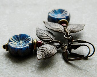Blue Flower dangle Earrings, Vintage Style, Romantic Floral Dangle Earrings, Blue Woodland Earrings