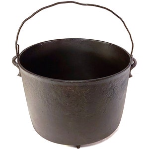 Antique #8 Cast Iron 2 Gallon Footed, Cauldron - Kettle - Boiler - Gypsy Cowboy Camp Fire Bean Pot