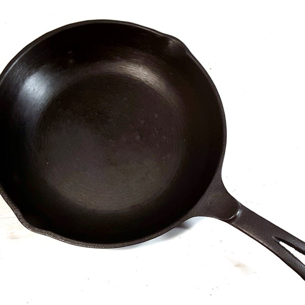 Vintage Wagner Ware Cast Iron 9" Chef Skillet Frying Pan.