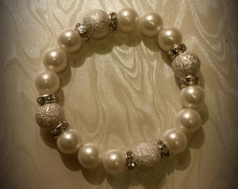 White Pearl 10 mm Bracelet with Stardust Silver Balls