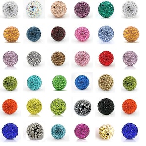Può includere: Assortimento di 25 perline rotonde ricoperte di cristalli in vari colori, tra cui rosso, blu, verde, rosa, viola, arancio, giallo e argento. Le perline hanno un diametro di circa 2,5 cm.