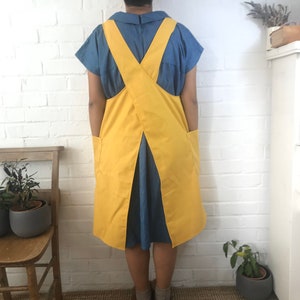 Primary colours!! Yellow heavy cotton canvas Japanese apron, with crossover back and big pockets! A perfect gift!