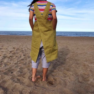 Green chartreuse ramie linen Japanese apron, with crossover back and big pockets! A perfect gift!