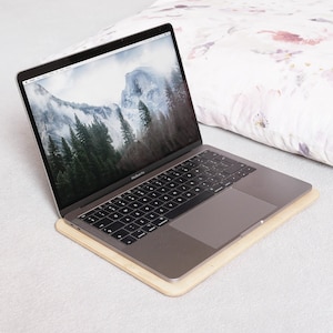 Escritorio de regazo de madera personalizado - Escritorio de regazo para MacBook Pro 13 hecho a mano de madera de haya ideal como escritorio de cama