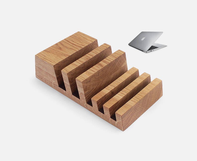 Multiple Charging Station Organizer in Natural Oak Wood for 5 Devices image 3