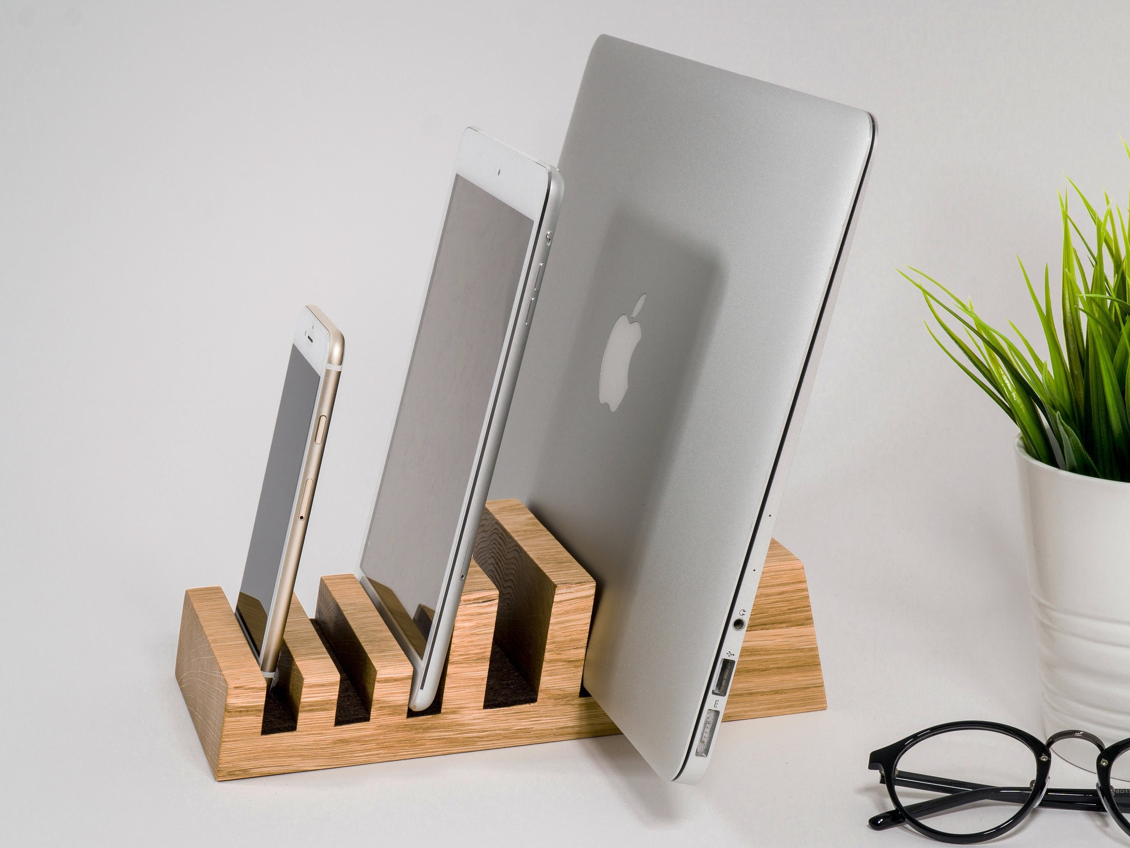 Organize-It-All Multi-Device Charging Station Review: Solid Management