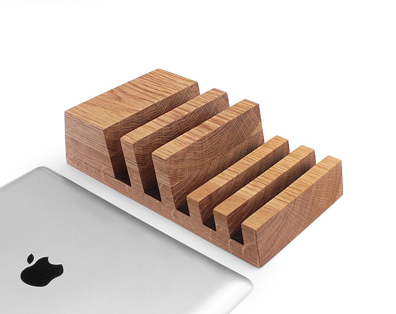 Multiple Charging Station Organizer in Natural Oak Wood for 5 Devices image 6