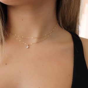 Gargantilla doble de circonitas cúbicas chapada en oro: Joyería para combinar • B233