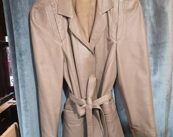 Veste cuir couleur taupe 70's à ceinture (TM)