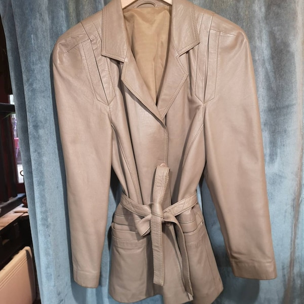 Veste cuir couleur taupe 70's à ceinture (TM)