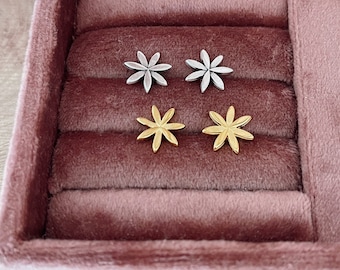 Margarita Stud Earrings / Gold or Silver plated Brass / Ear Studs / Minimalist Jewelry / Flower Jewelry