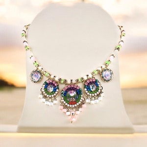 DELI collana in madreperla e cristalli