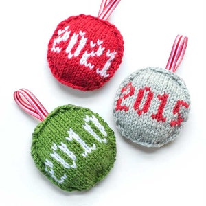 Yearly Date Ornament KNITTING PATTERN / Knit Ornament Pattern/ Christmas Ornament with Date Knitting Pattern / image 1