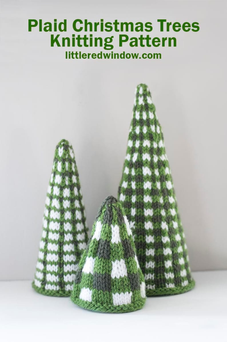 small knitted Christmas tree pattern with plaid design