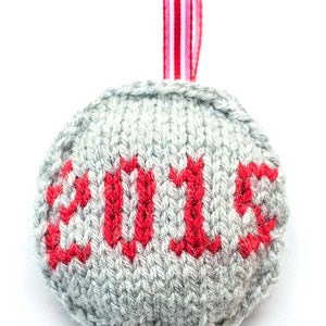 Yearly Date Ornament KNITTING PATTERN / Knit Ornament Pattern/ Christmas Ornament with Date Knitting Pattern / image 4