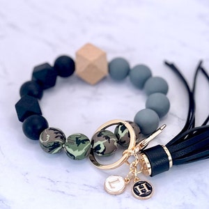 Llaveros de pulsera personalizados con diseño de camuflaje del ejército / Llavero con inicial de letra personalizada + borla