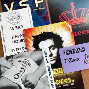 Cartões de clube Vtg anos 90, 2000, vida noturna gay Atlanta Antuérpia Paris São Francisco Amsterdã, cena de cruzeiros, casas noturnas, DJ efêmeras, álbum de recortes LGBTQ