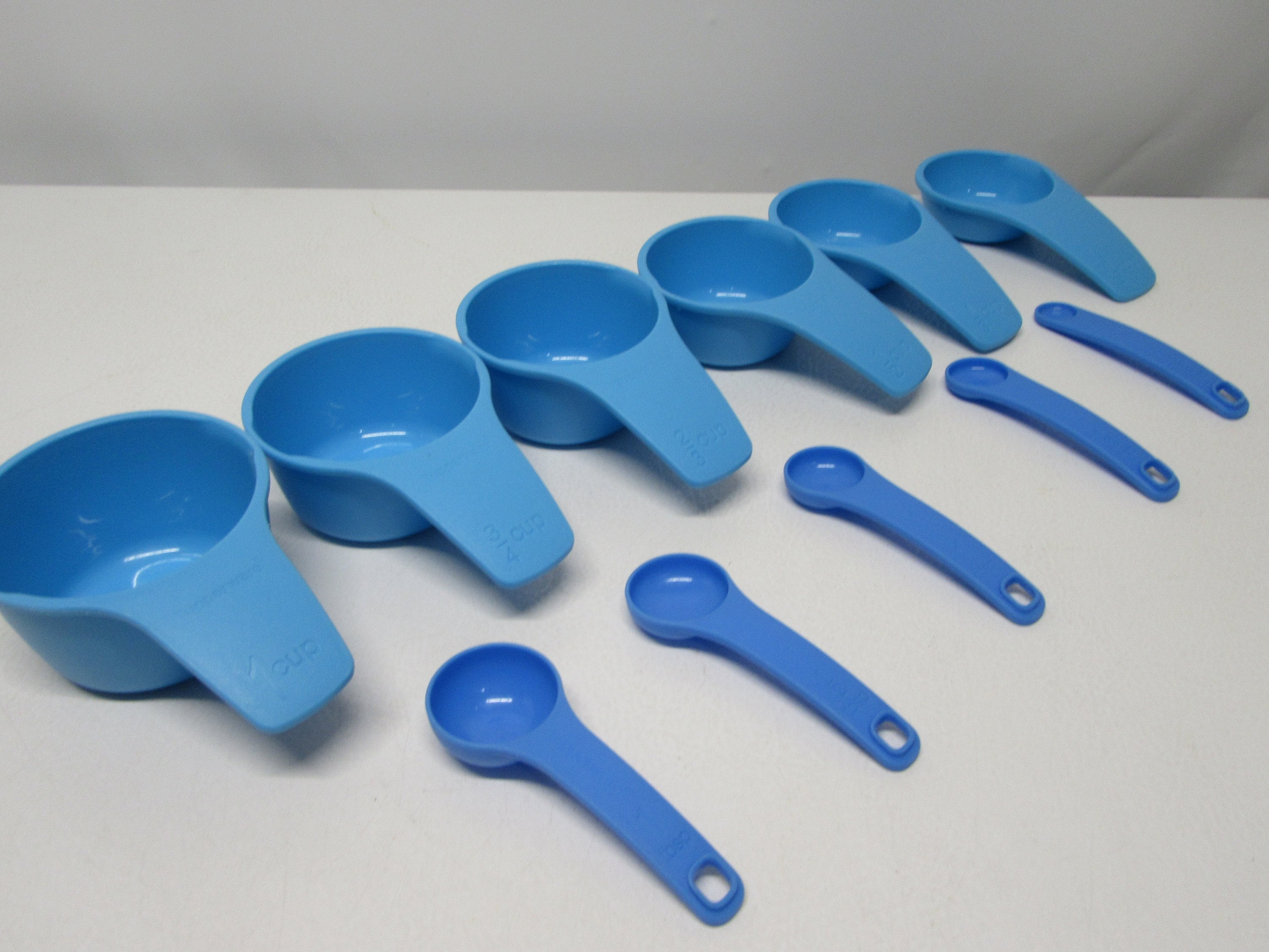 Tupperware Measuring Mates Cups & Spoons Set Blue 