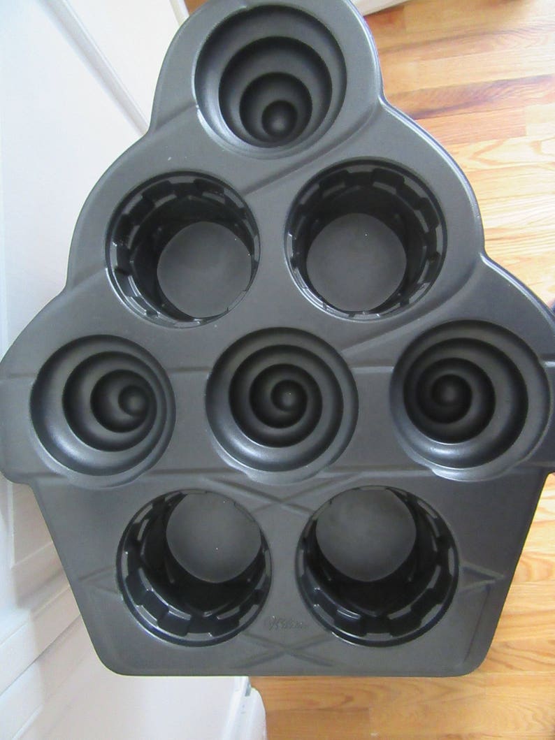 Wilton Ice Cream Cone Cake Pan