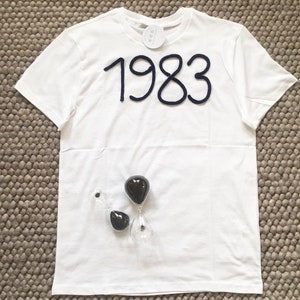 Camiseta masculina com gola redonda e ano personalizável