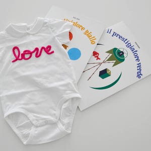 Body para menina/menino com escrita LOVE - manga curta