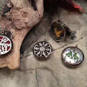 選択肢: スノーフレーク、BELIEVE、トナカイ、ティンカーベルのアロマセラピー、エッセンシャルオイル、香水ロケット - パッド4個とロングチェーン付き