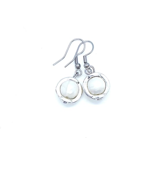 White Earrings / Pearl Earrings /Minimalist Earrings