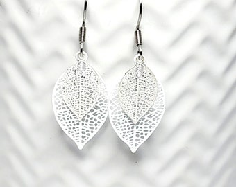 Filigree Earrings/ White and Silver/ Teardrop Filigree Earrings/ Boho Earrings