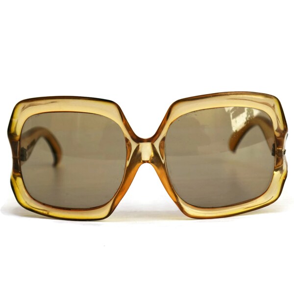 Vintage Womans Sunglasses. Large 1970s Eye Glasses.