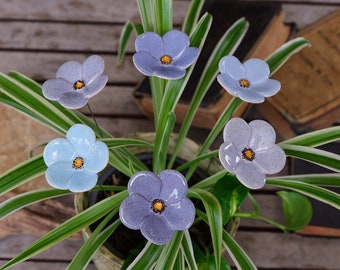 Blumen aus Keramik, verschiedene Farbnuancen, Blüten handgefertigt, Blumenstecker