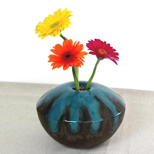 Jarrón de cerámica con tapa