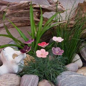 Keramikblumen, verschiedene lila Farben, Blüte, Blumenstecker, Blumen aus Keramik mit lila Farbnuancen, handgefertigt aus 5 Blütenblättern Bild 9