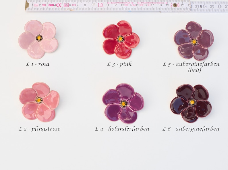 Keramikblumen, verschiedene lila Farben, Blüte, Blumenstecker, Blumen aus Keramik mit lila Farbnuancen, handgefertigt aus 5 Blütenblättern Bild 2